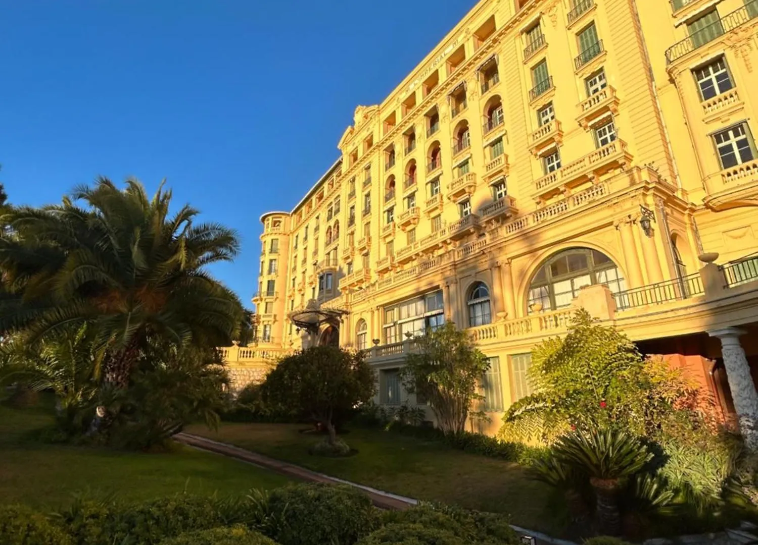 Sublime Loft Dans Un Ancien Palace 2 Pas De La Mer Menton
